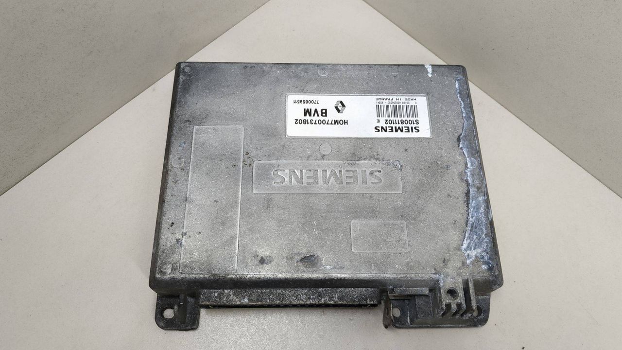 блок управления двигателем Renault 19 2 поколение 1999, 1.7 л., бензин, HOM7700731802, 7700859511, S100811102E - фото №1