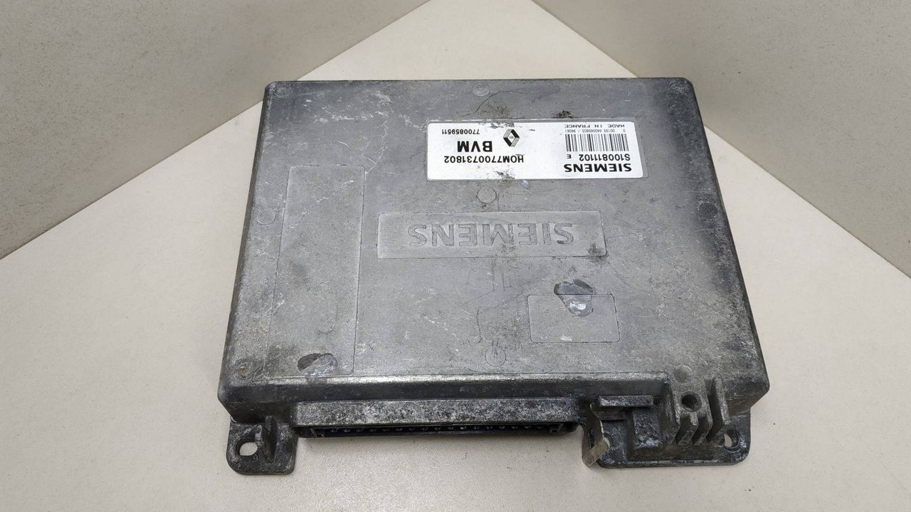 блок управления двигателем Renault 19 1 поколение 1990, 1.7 л., бензин, HOM7700731802, 7700859511, S100811102E - фото №1