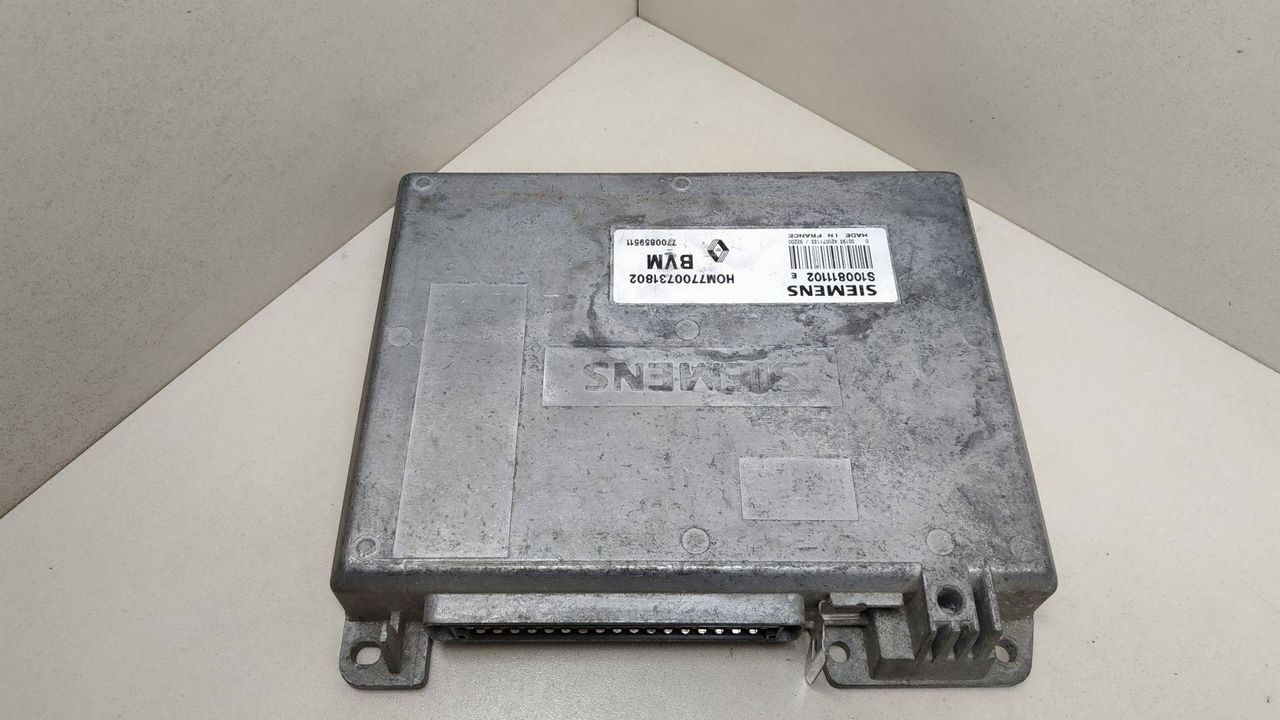 блок управления двигателем Renault 19 1 поколение 1990, 1.7 л., бензин, HOM7700731802, 7700859511, S100811102E - фото №1
