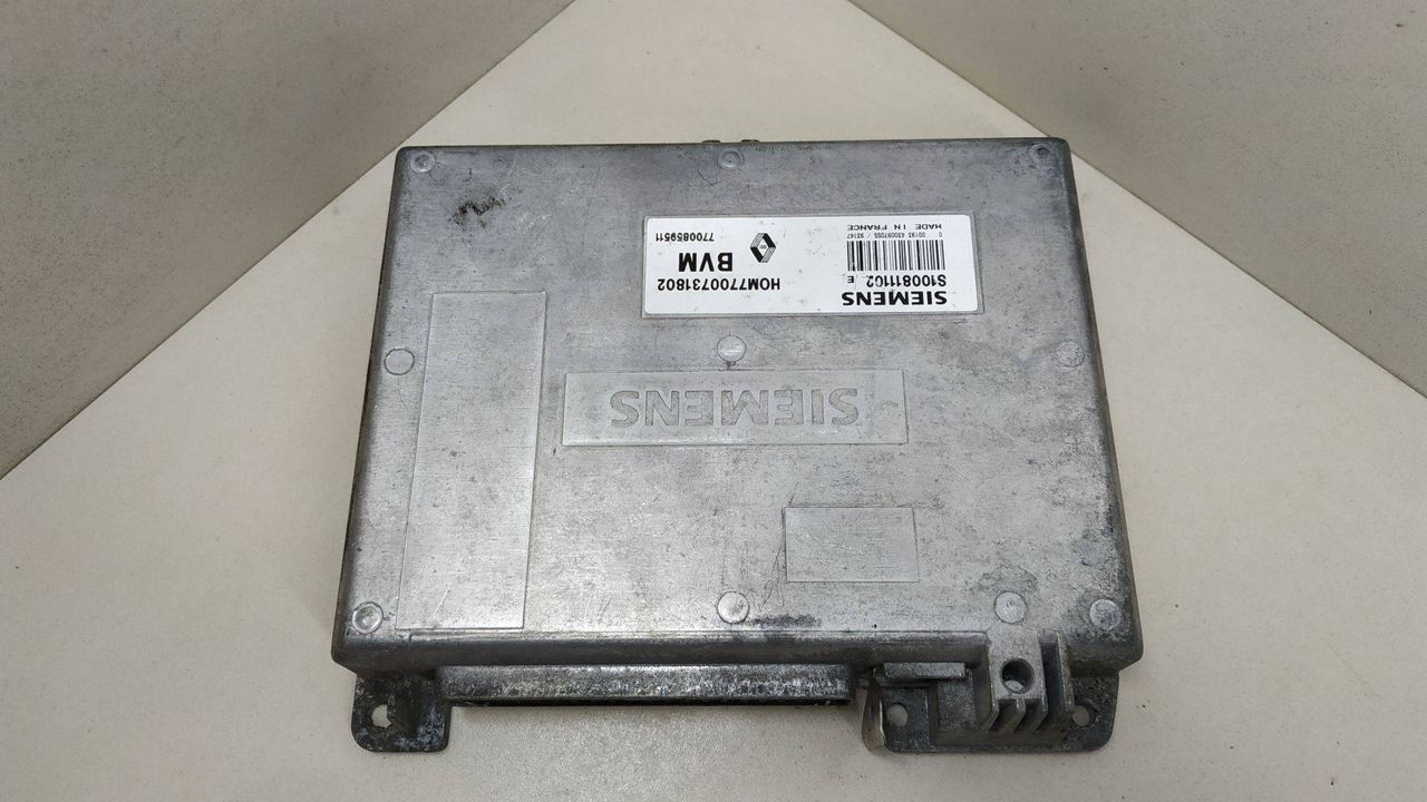 блок управления двигателем Renault 21 1 поколение 1988, 1.7 л., бензин, HOM7700731802, 7700859511, S100811102E - фото №1