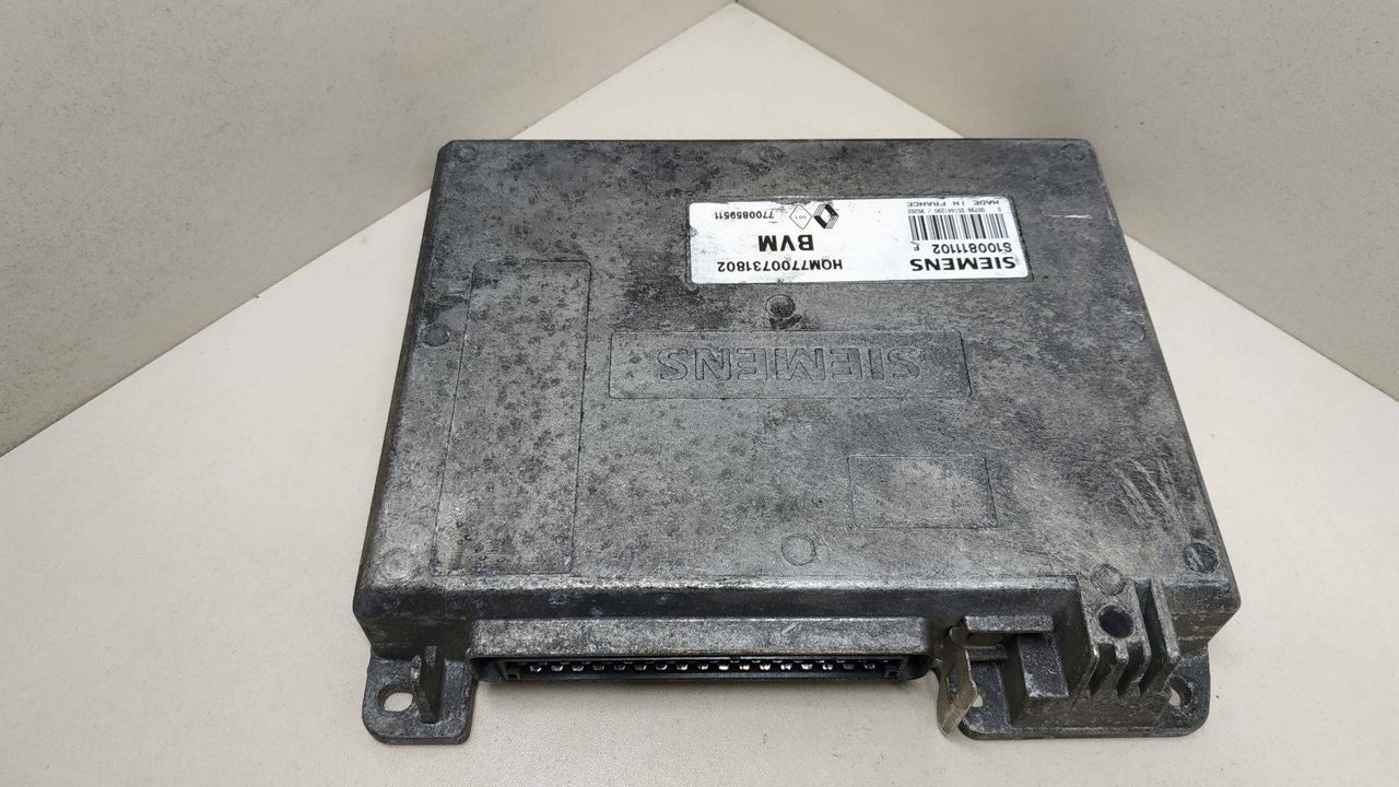 блок управления двигателем Renault 19 1 поколение 1990, 1.7 л., бензин, HOM7700731802, 7700859511, S100811102F - фото №1