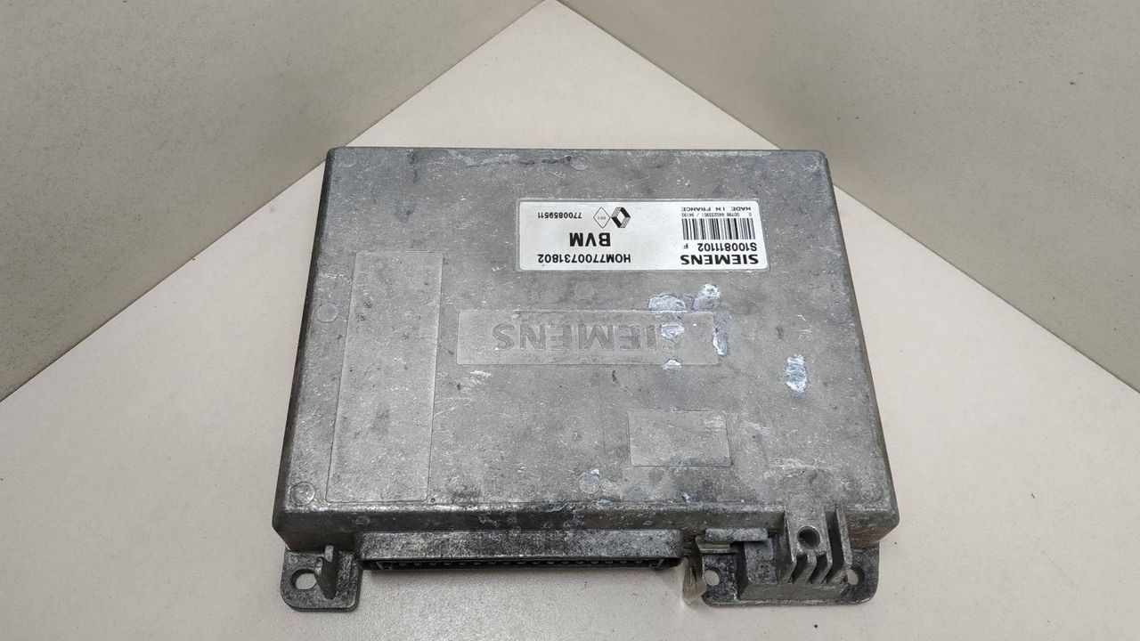 блок управления двигателем Renault 21 1 поколение 1988, 1.7 л., бензин, HOM7700731802, 7700859511, S100811102F - фото №1