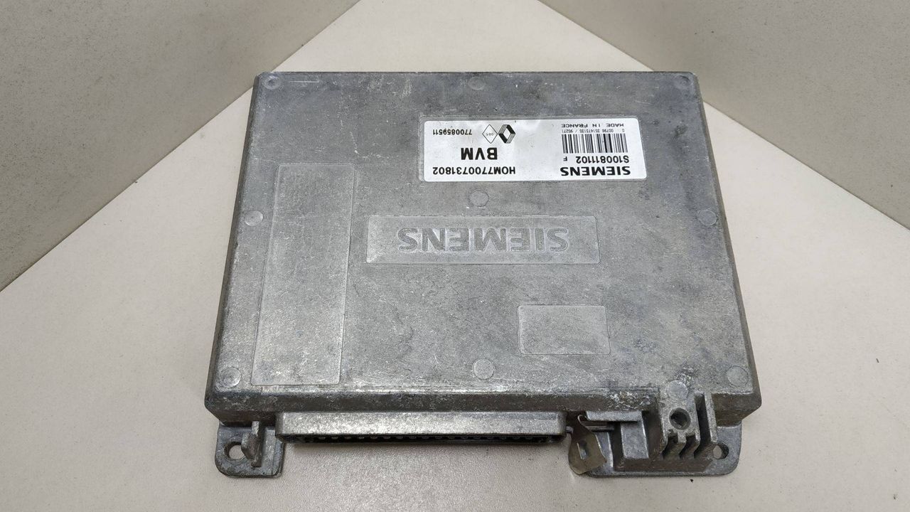 блок управления двигателем Renault 19 1 поколение 1990, 1.7 л., бензин, HOM7700731802, 7700859511, S100811102F - фото №1