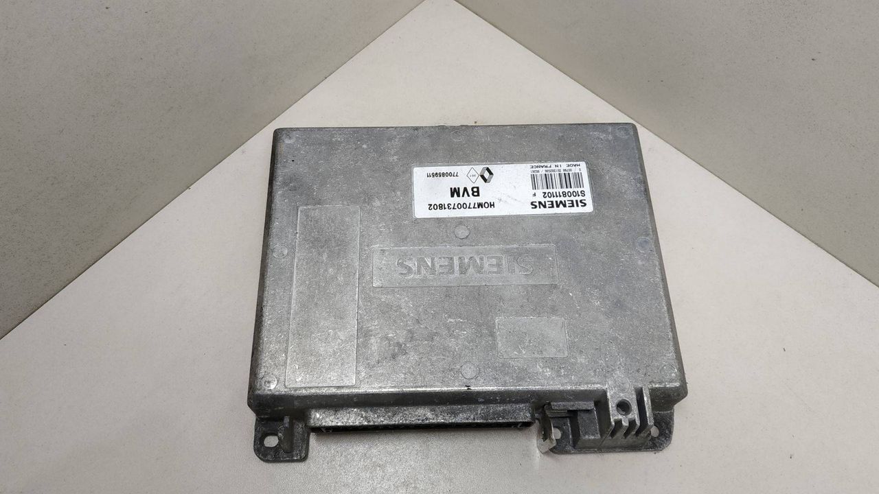 блок управления двигателем Renault 19 1 поколение 1990, 1.7 л., бензин, HOM7700731802, 7700859511, S100811102F - фото №1
