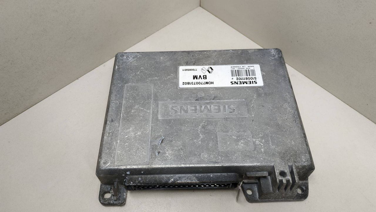 блок управления двигателем Renault 21 1 поколение 1988, 1.7 л., бензин, HOM7700731802, 7700859511, S100811102F - фото №1