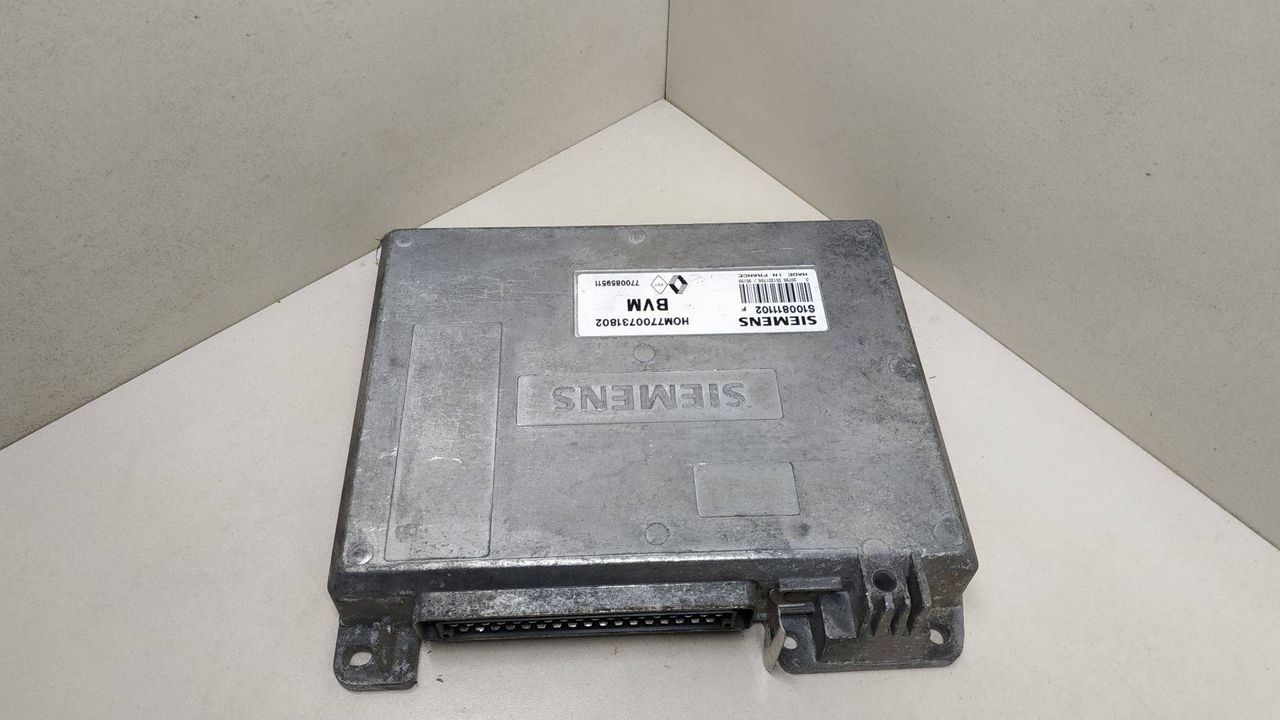 блок управления двигателем Renault 5 2 поколение 1993, 1.7 л., бензин, HOM7700731802, 7700859511, S100811102F - фото №1