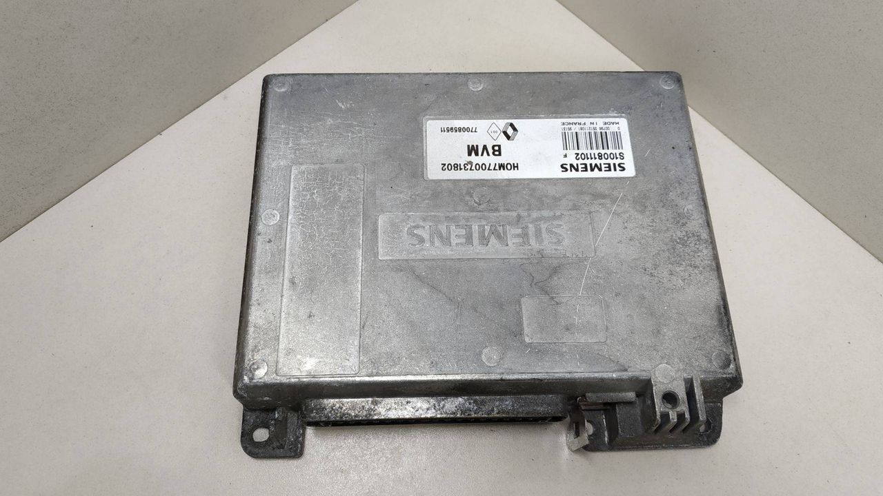 блок управления двигателем Renault 21 1 поколение 1988, 1.7 л., бензин, HOM7700731802, 7700859511, S100811102F - фото №1