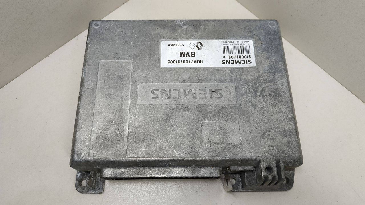 блок управления двигателем Renault 19 2 поколение 1999, 1.7 л., бензин, HOM7700731802, 7700859511, S100811102F - фото №1