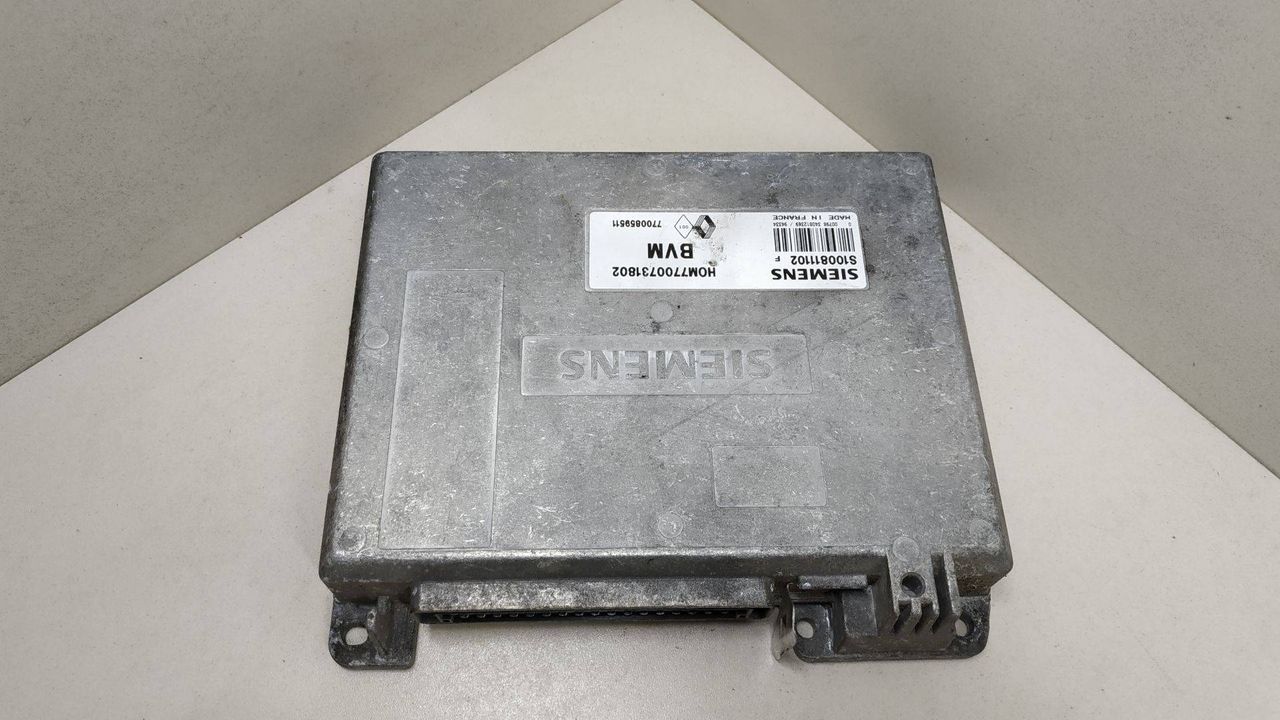 блок управления двигателем Renault 19 1 поколение 1990, 1.7 л., бензин, HOM7700731802, 7700859511, S100811102F - фото №1