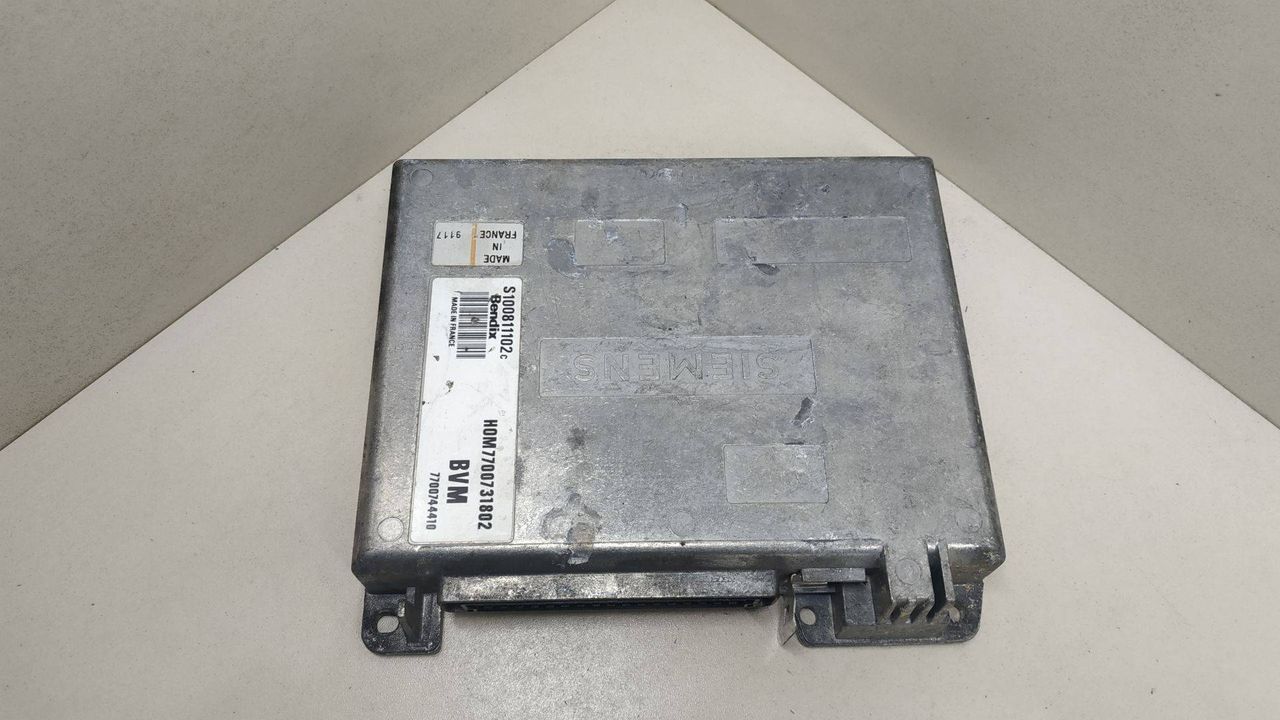 блок управления двигателем Renault 5 2 поколение 1993, 1.7 л., бензин, HOM7700731802, 7700744410, S100811102C - фото №1