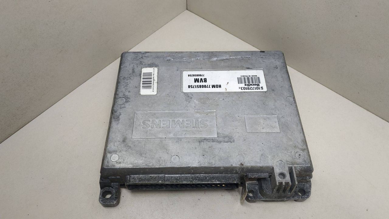блок управления двигателем Renault Clio 2 поколение 1999, 1.2 л., бензин, 7700858258, HOM7700851758, S101729103C - фото №1
