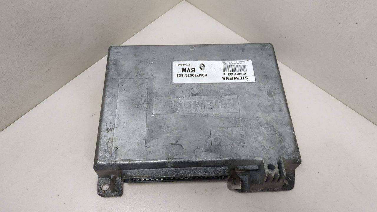 блок управления двигателем Renault 5 2 поколение 1994, 1.7 л., SIEMENS, BVM, HOM7700731802, 7700859511, S100811102E - фото №1