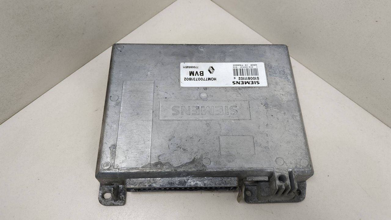 блок управления двигателем Renault 19 2 поколение 1995, 1.7 л., SIEMENS, BVM, HOM7700731802, 7700859511, S100811102E - фото №1
