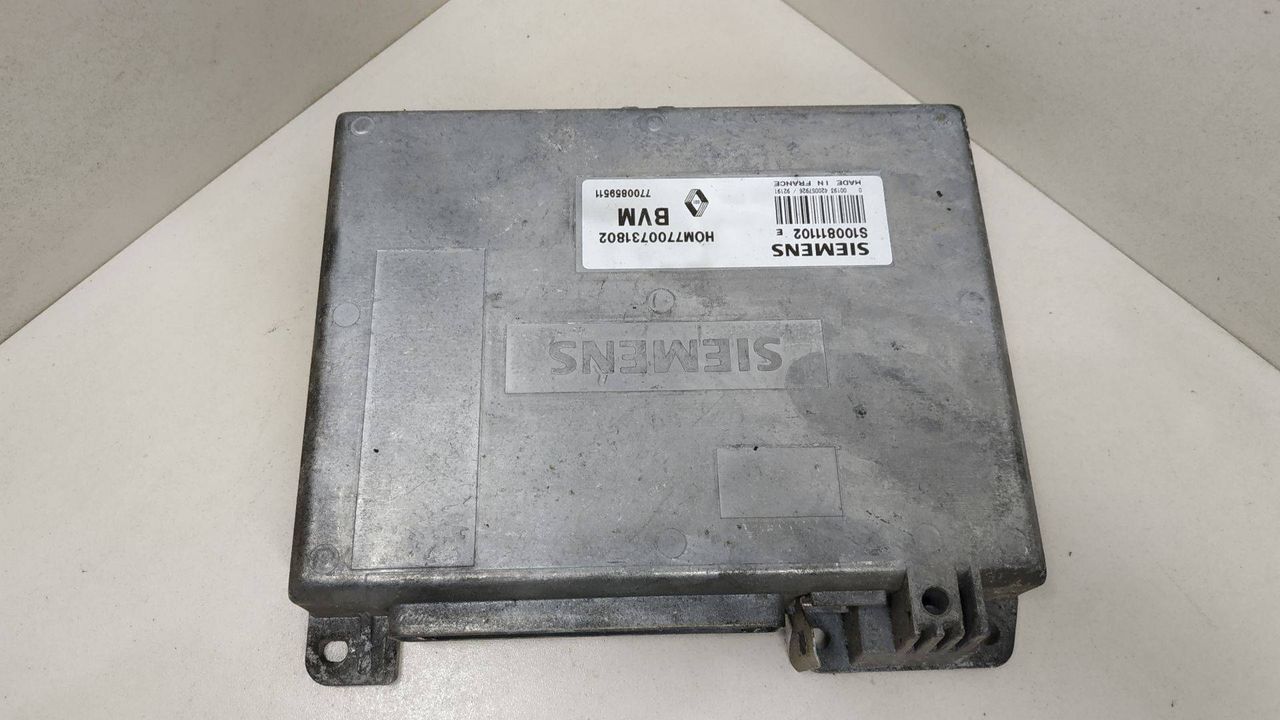 блок управления двигателем Renault 21 1 поколение 1988, 1.7 л., SIEMENS, BVM, HOM7700731802, 7700859511, S100811102E - фото №1