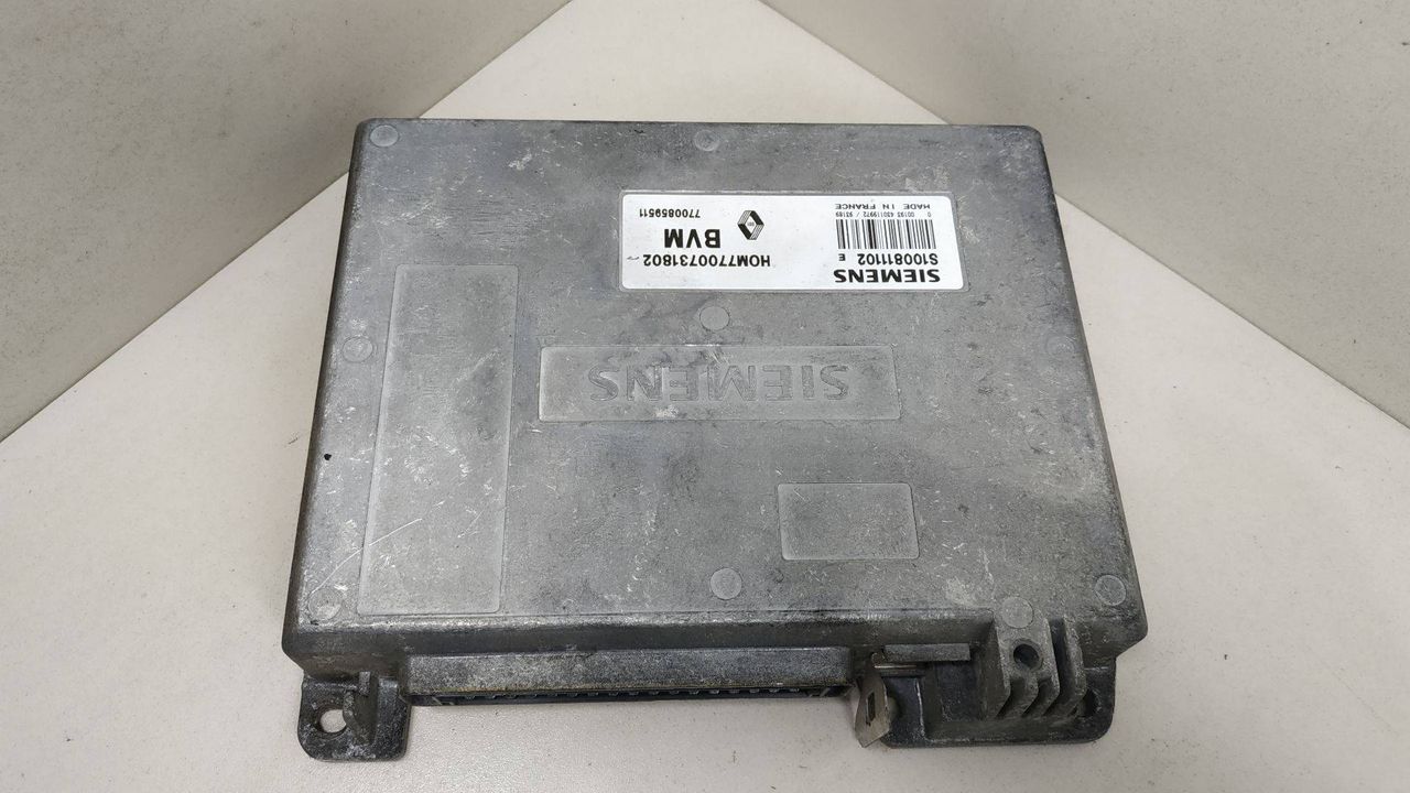 блок управления двигателем Renault 21 1 поколение 1988, 1.7 л., SIEMENS, BVM, HOM7700731802, 7700859511, S100811102E - фото №1