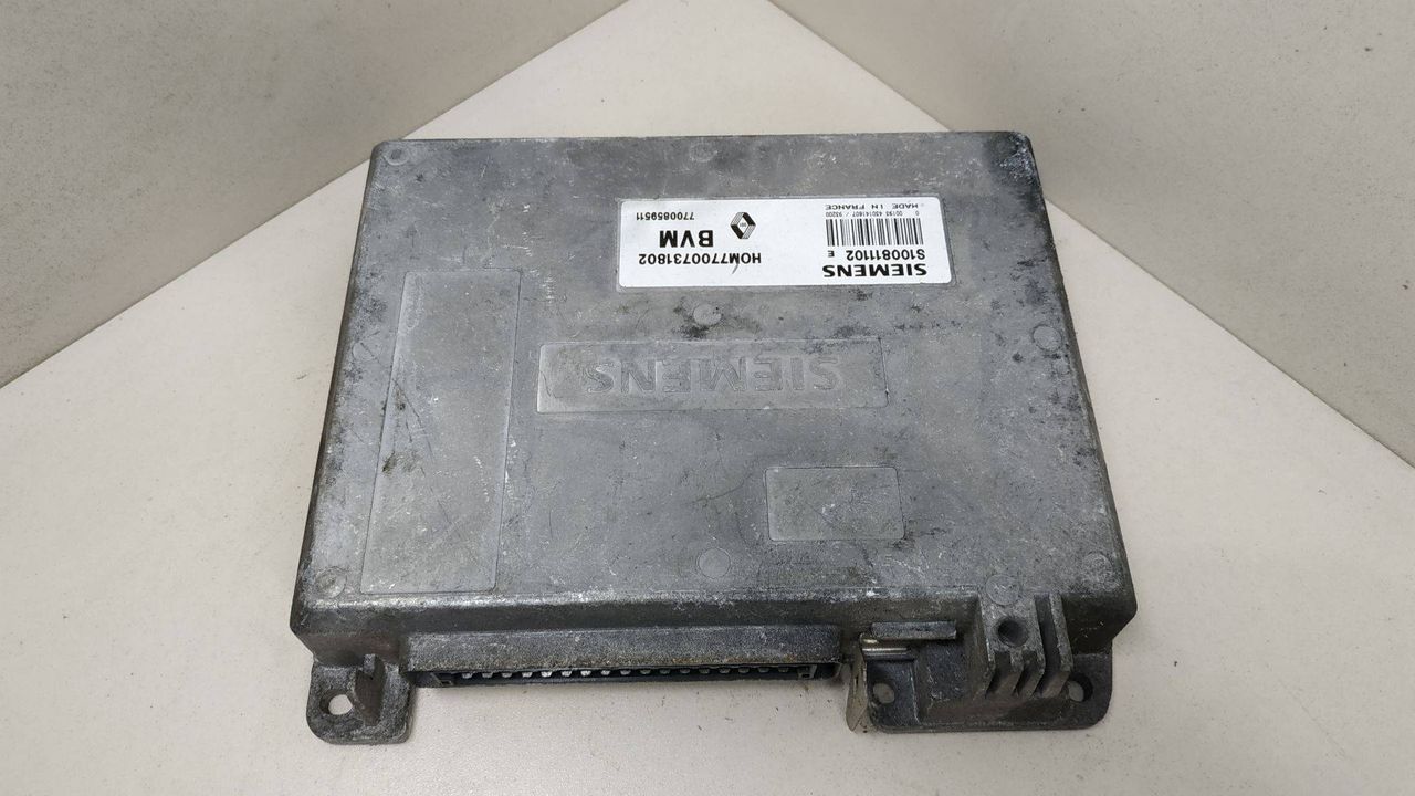 блок управления двигателем Renault 19 1 поколение 1990, 1.7 л., SIEMENS, BVM, HOM7700731802, 7700859511, S100811102E - фото №1