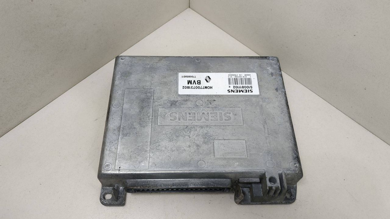 блок управления двигателем Renault 21 1 поколение 1988, 1.7 л., SIEMENS, BVM, HOM7700731802, 7700859511, S100811102E - фото №1