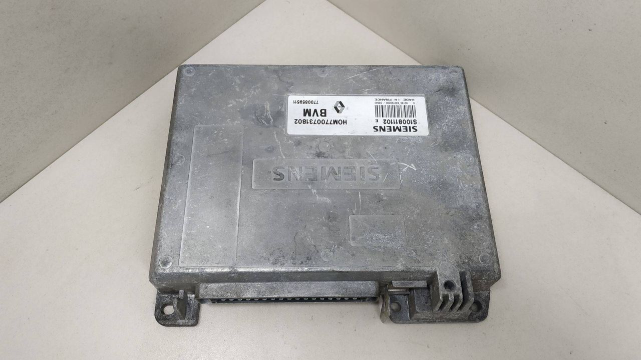 блок управления двигателем Renault 21 1 поколение 1988, 1.7 л., SIEMENS, BVM, HOM7700731802, 7700859511, S100811102E - фото №1