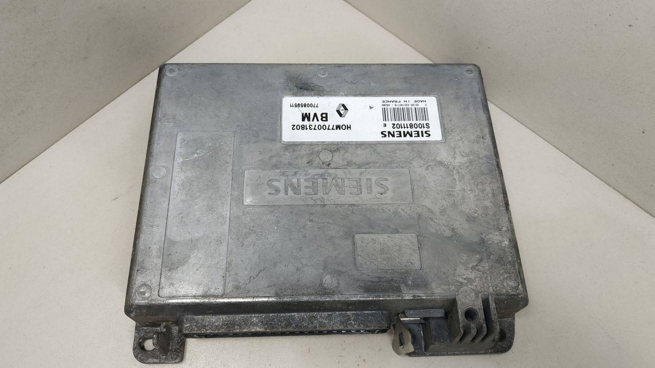 блок управления двигателем Renault 21 1 поколение 1988, 1.7 л., SIEMENS, BVM, HOM7700731802, 7700859511, S100811102E - фото №1