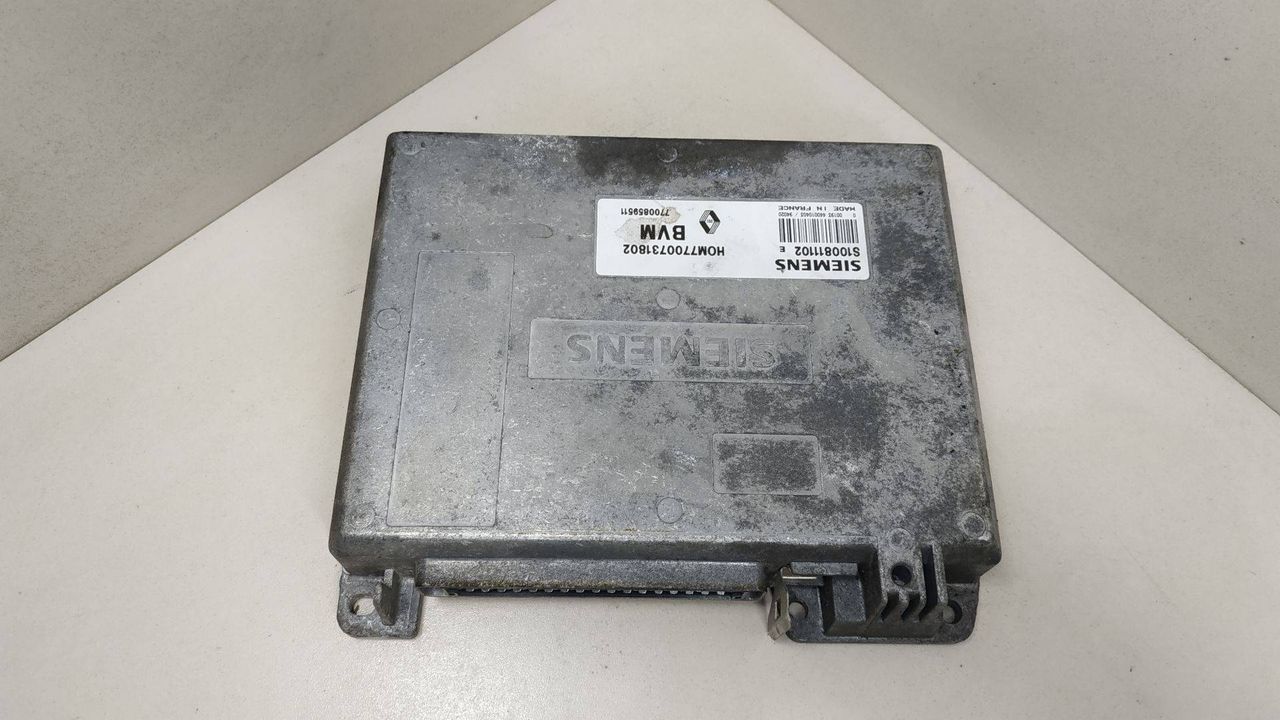 блок управления двигателем Renault 5 2 поколение 1994, 1.7 л., SIEMENS, BVM, HOM7700731802, 7700859511, S100811102E - фото №1