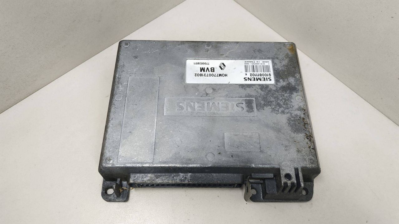 блок управления двигателем Renault 21 1 поколение 1988, 1.7 л., SIEMENS, BVM, HOM7700731802, 7700859511, S100811102E - фото №1