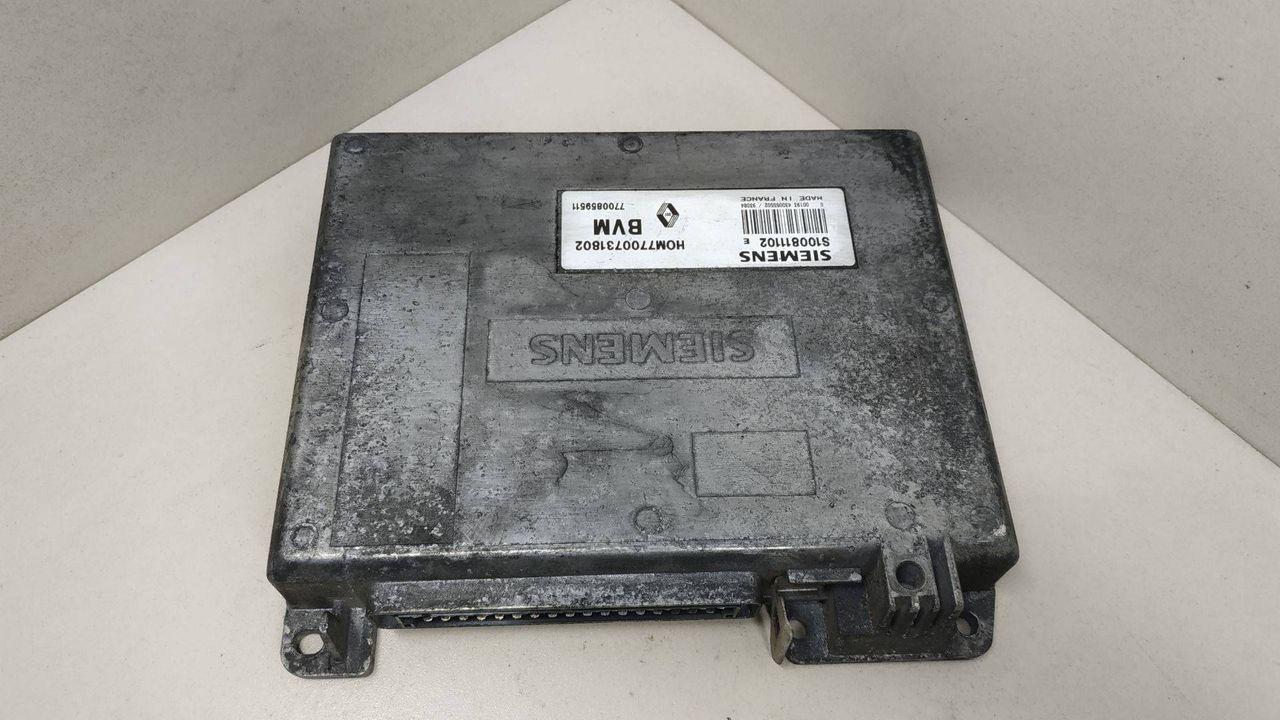 блок управления двигателем Renault 19 2 поколение 1995, 1.7 л., SIEMENS, BVM, HOM7700731802, 7700859511, S100811102E - фото №1
