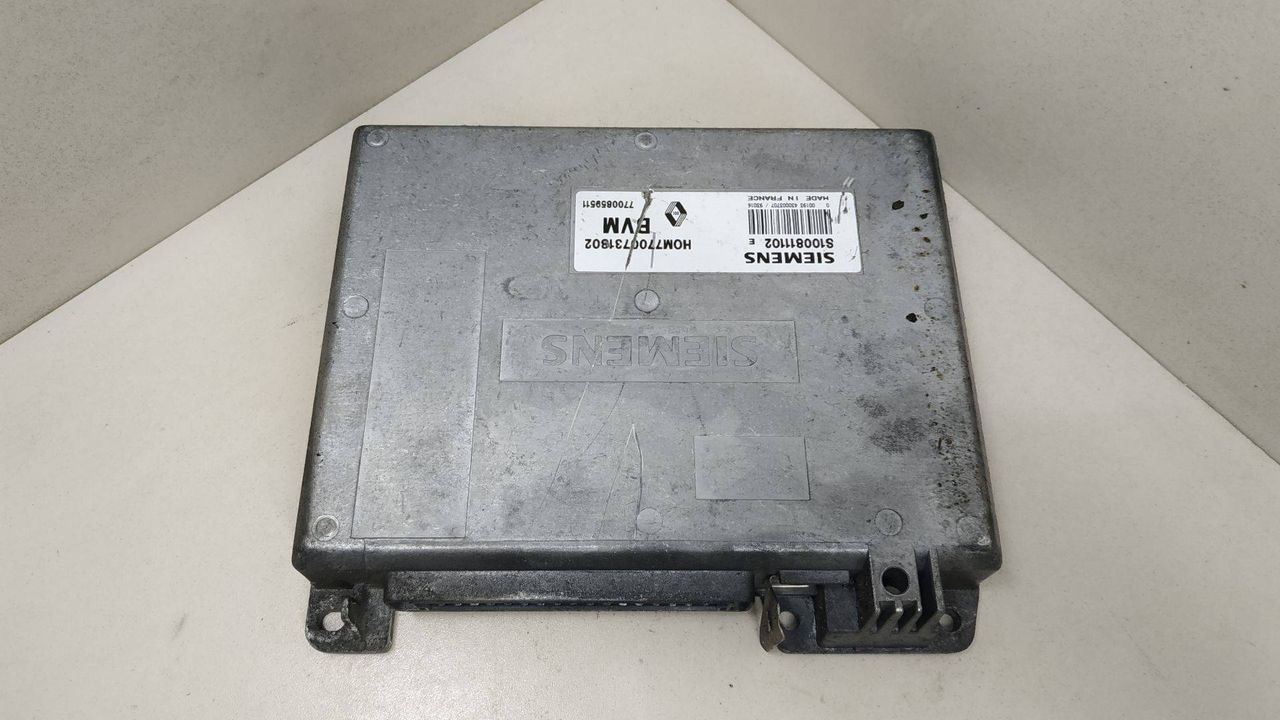 блок управления двигателем Renault 5 2 поколение 1994, 1.7 л., SIEMENS, BVM, HOM7700731802, 7700859511, S100811102E - фото №1