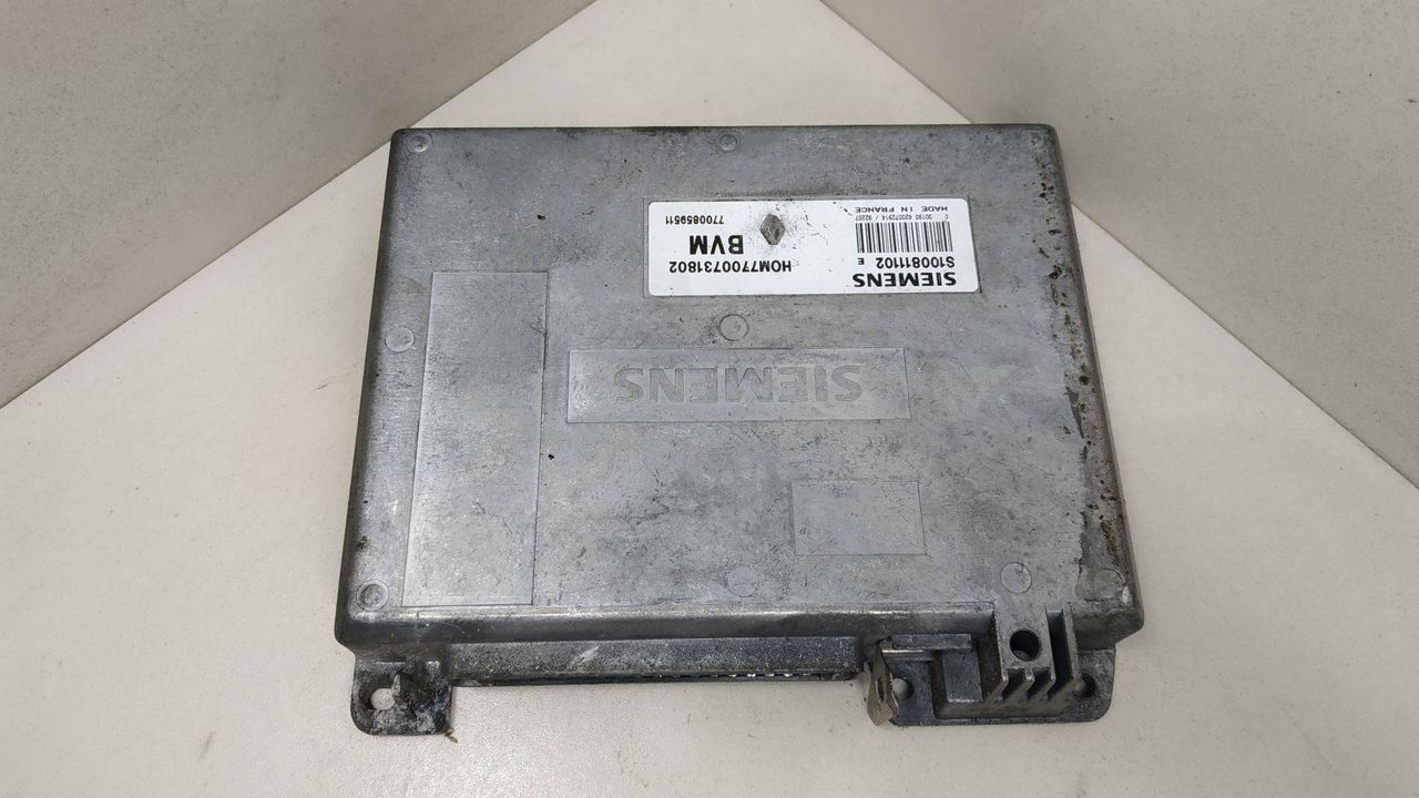 блок управления двигателем Renault 5 2 поколение 1994, 1.7 л., SIEMENS, BVM, HOM7700731802, 7700859511, S100811102E - фото №1