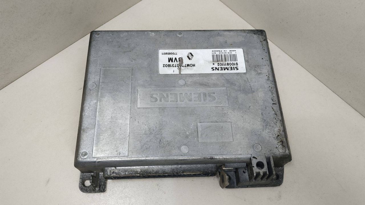 блок управления двигателем Renault 19 1 поколение 1990, 1.7 л., SIEMENS, BVM, HOM7700731802, 7700859511, S100811102E - фото №1