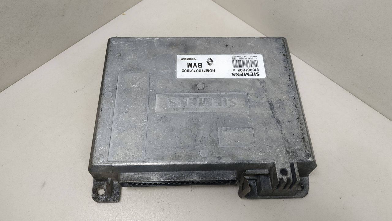 блок управления двигателем Renault 21 1 поколение 1988, 1.7 л., SIEMENS, BVM, HOM7700731802, 7700859511, S100811102E - фото №1