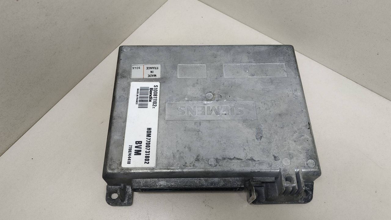 блок управления двигателем Renault 5 2 поколение 1994, 1.7 л., BENDIX, HOM7700731802, 7700744410, S100811102C - фото №1