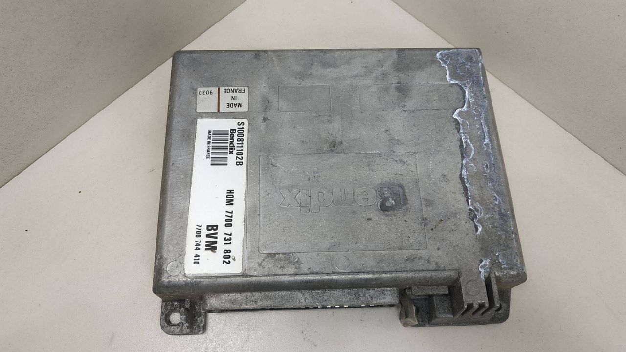 блок управления двигателем Renault 21 1 поколение 1988, 1.7 л., BENDIX, HOM7700731802, 7700744410, S100811102B - фото №1