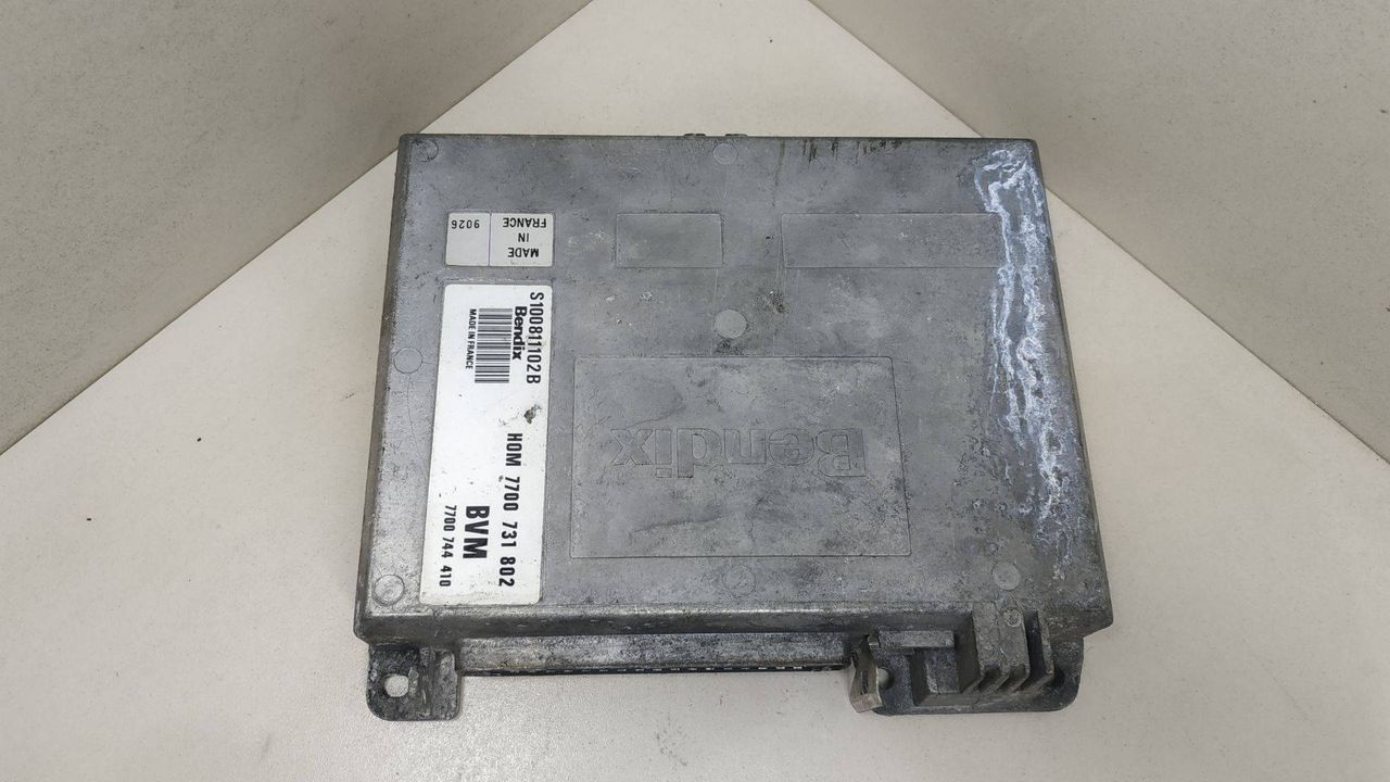 блок управления двигателем Renault 19 1 поколение 1991, 1.7 л., BENDIX, HOM7700731802, 7700744410, S100811102B - фото №1