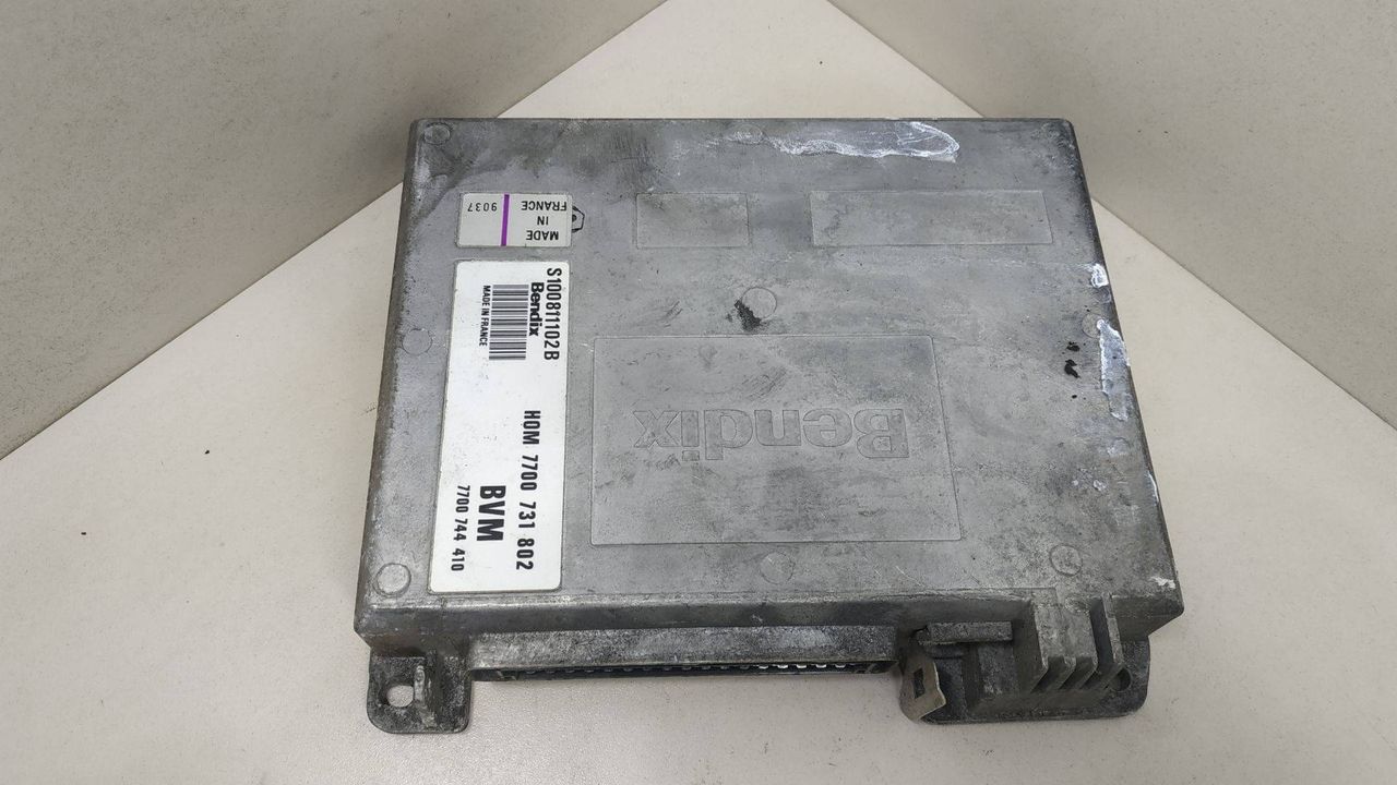 блок управления двигателем Renault 5 2 поколение 1993, 1.7 л., BENDIX, HOM7700731802, 7700744410, S100811102B - фото №1
