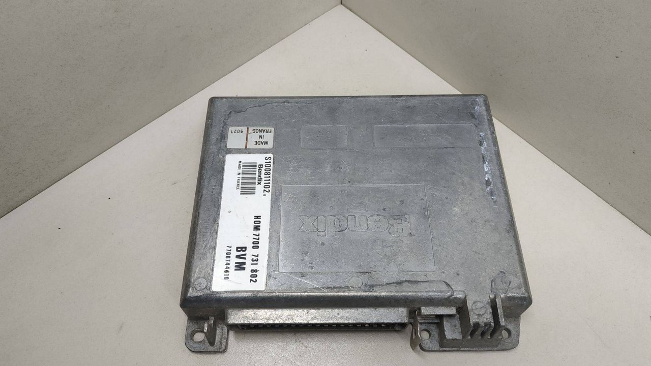 блок управления двигателем Renault 21 1 поколение 1988, 1.7 л., BENDIX, HOM7700731802, 7700744410, S100811102B - фото №1