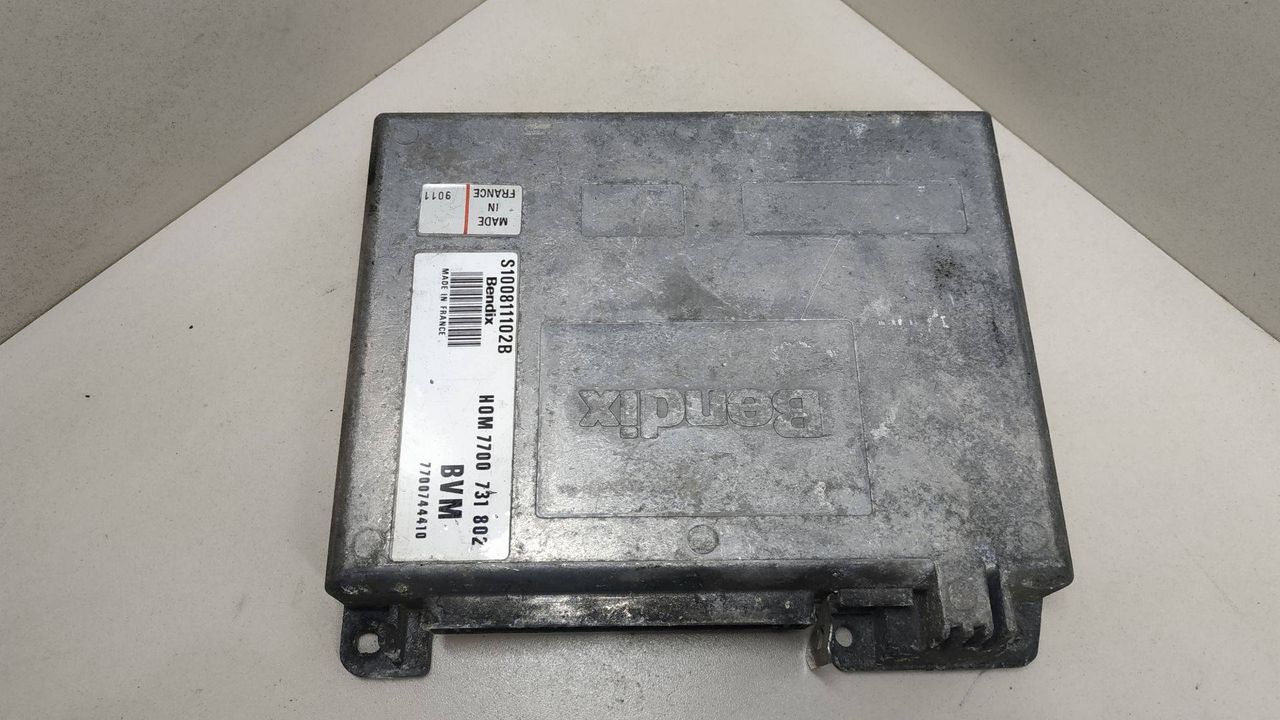 блок управления двигателем Renault 5 2 поколение 1993, 1.7 л., BENDIX, HOM7700731802, 7700744410, S100811102B - фото №1