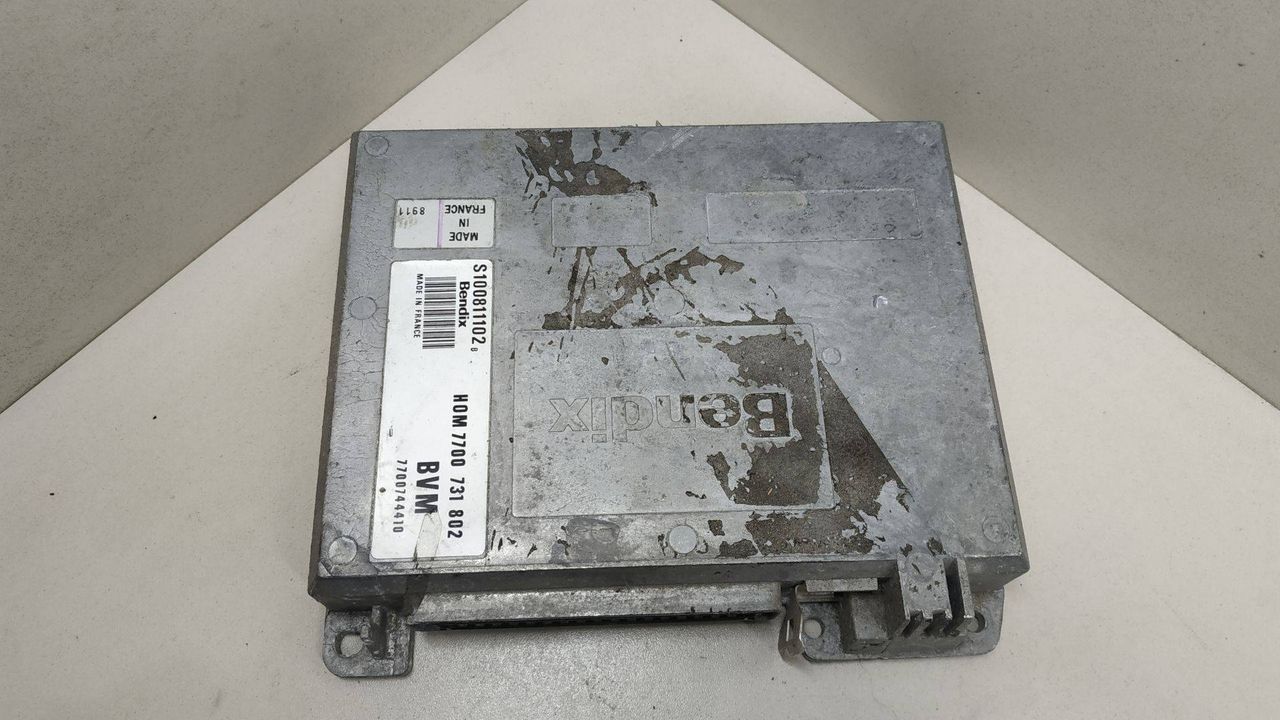 блок управления двигателем Renault 19 1 поколение 1991, 1.7 л., BENDIX, HOM7700731802, 7700744410, S100811102B - фото №1