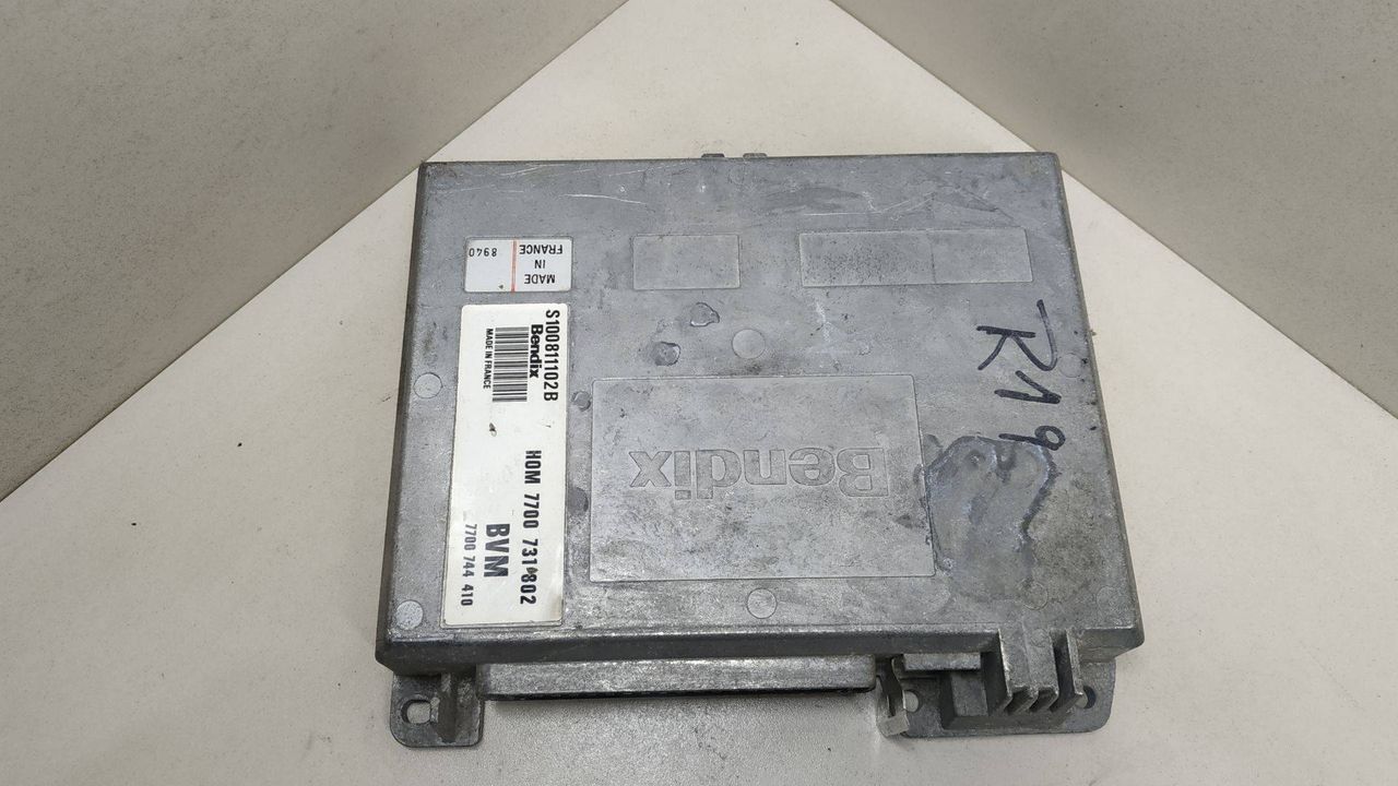 блок управления двигателем Renault 19 1 поколение 1991, 1.7 л., BENDIX, HOM7700731802, 7700744410, S100811102B - фото №1