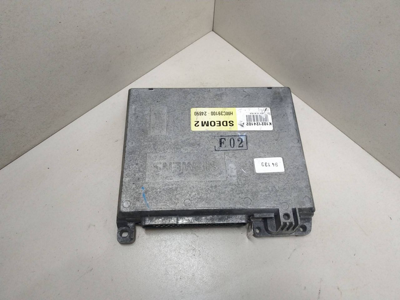блок управления двигателем Hyundai Lantra J2 1997, 1.5 л., бензин, SIEMENS, SDEOM2, HMC39100-24890, K102124102A - фото №1