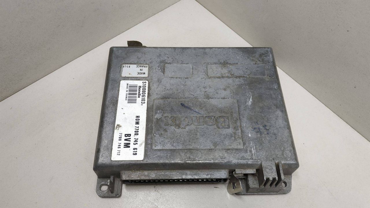 блок управления двигателем Renault Laguna 1 поколение 1997, 2.0 л., SIEMENS, BVM, 7700746712, HOM7700745619, S100806103B - фото №1