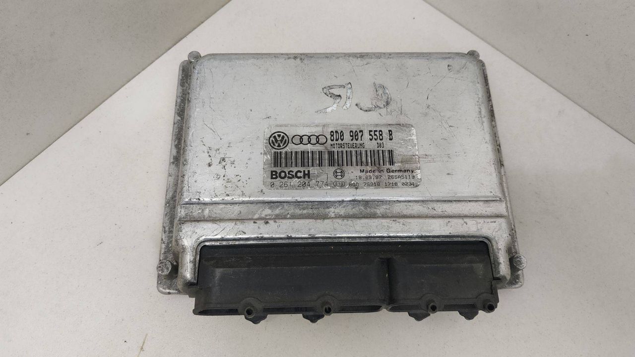 блок управления двигателем Volkswagen Passat B5 2000, BOSCH, 8D0907558B, 0261204774 - фото №1