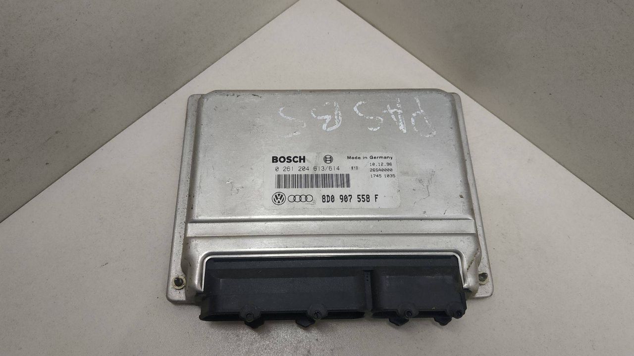 блок управления двигателем Volkswagen Passat B5 1999, 8D0807558F, 0261204613614 - фото №1