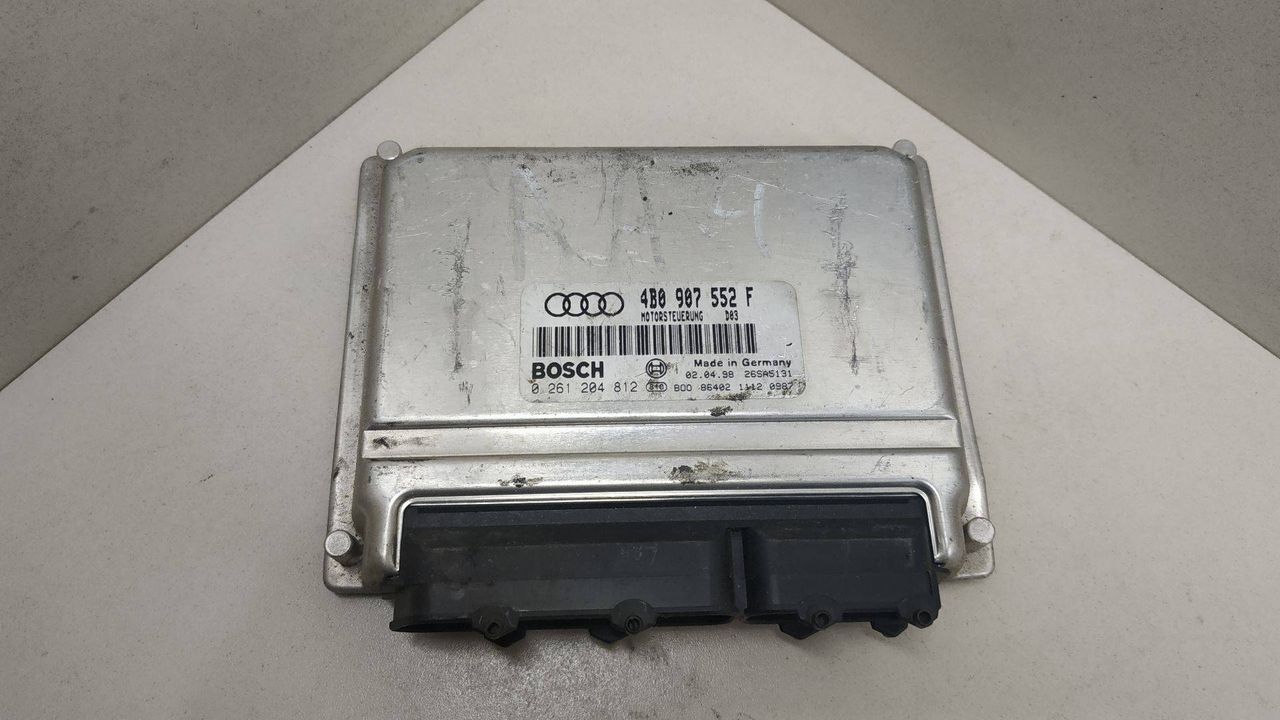 блок управления двигателем Volkswagen Passat B5 2000, 2.4 л., бензин, 4B0907552F, 0261204812 - фото №1