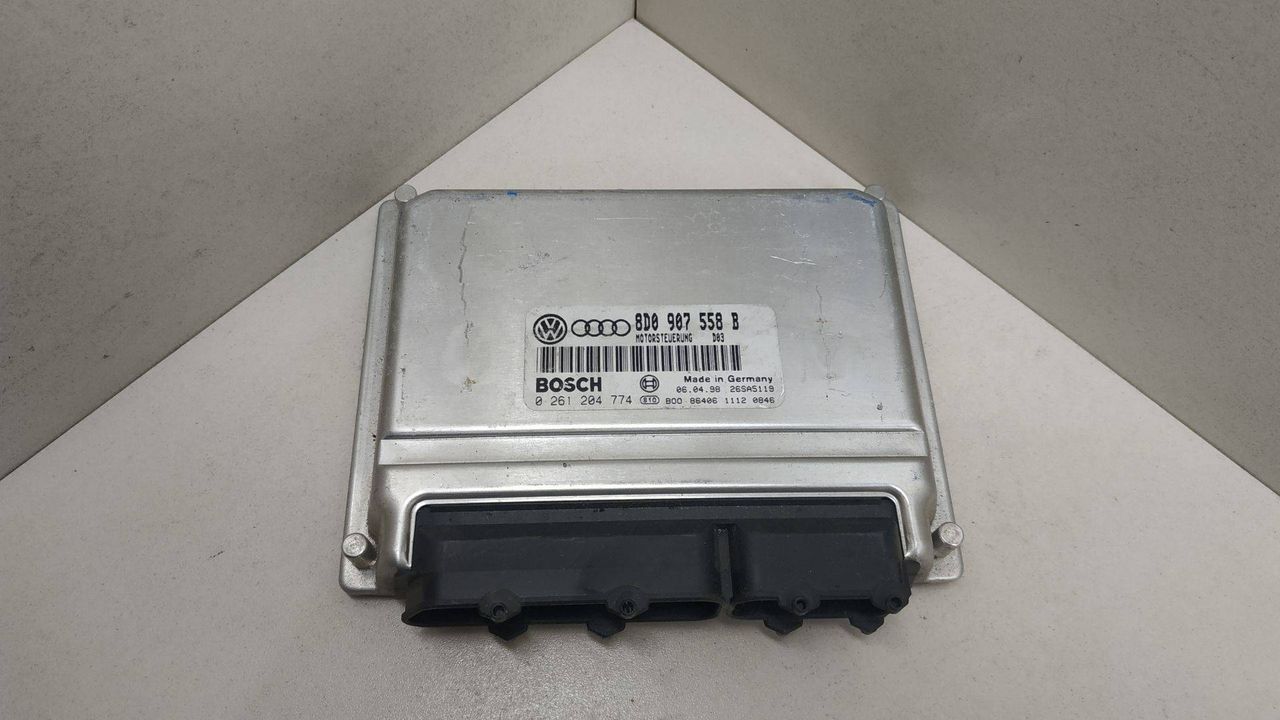 блок управления двигателем Audi A6 4B/C5 2000, 8D0907558B, 0261204774 - фото №1