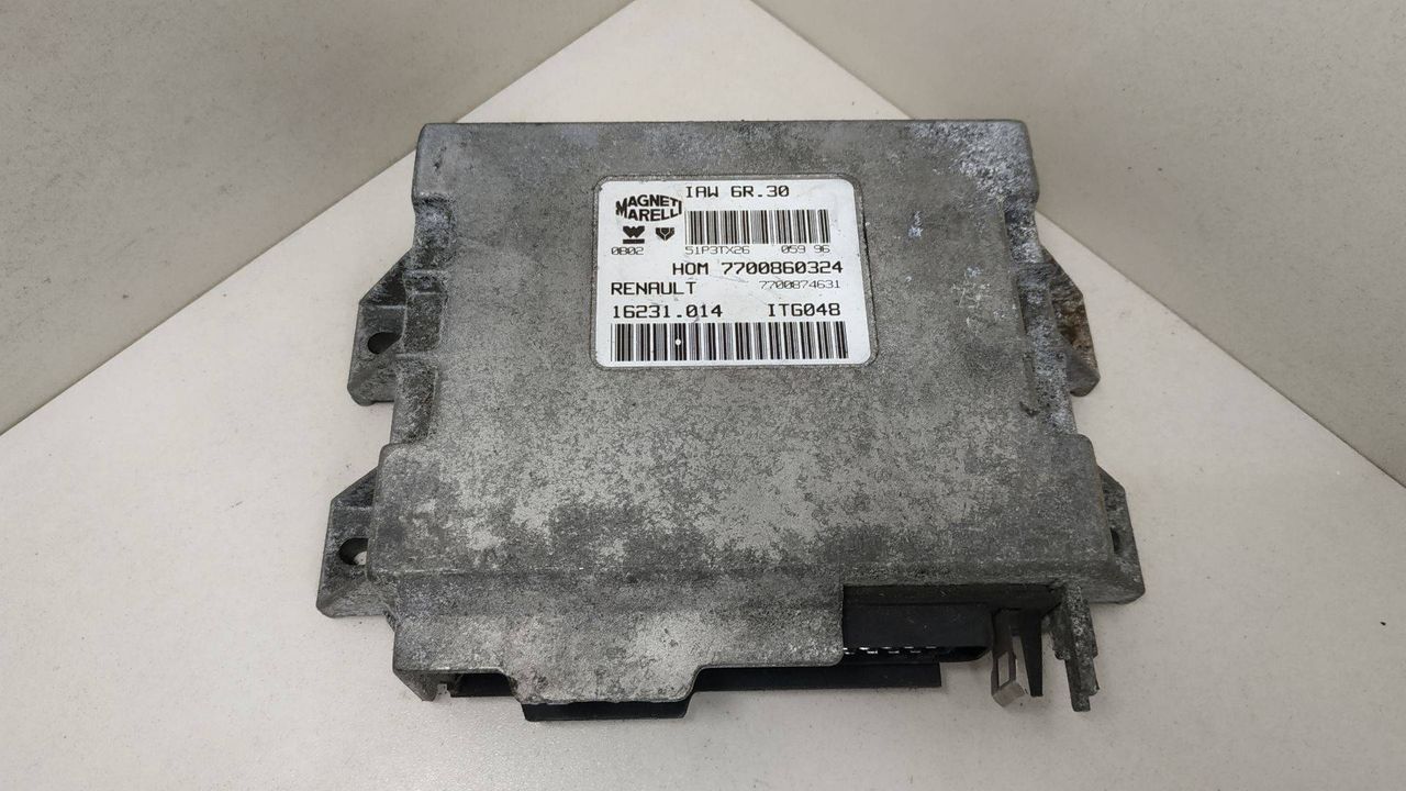 блок управления двигателем Renault Twingo 1 поколение 1996, 7700860324, 7700874631, IAW6R.30, 16231.014 - фото №1