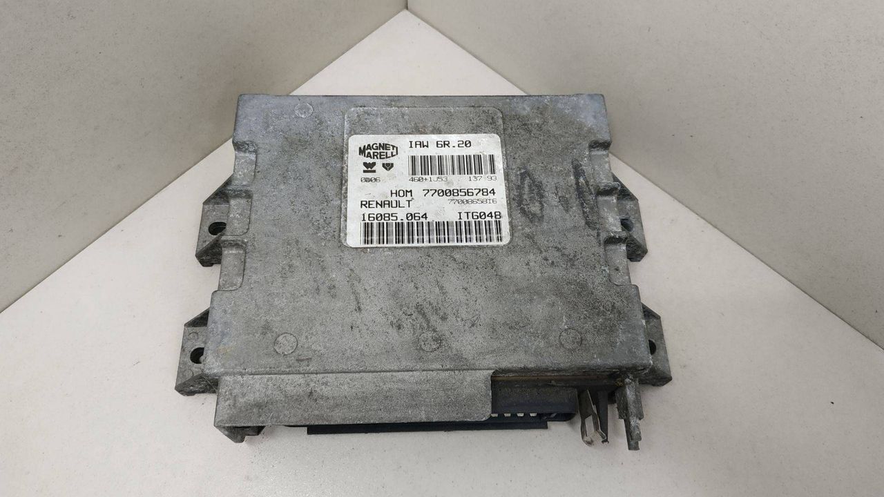 блок управления двигателем Renault Twingo 1 поколение 1996, 7700856784, 7700865816, IAW6R.20, 46KKLNA3, 16085.064 - фото №1