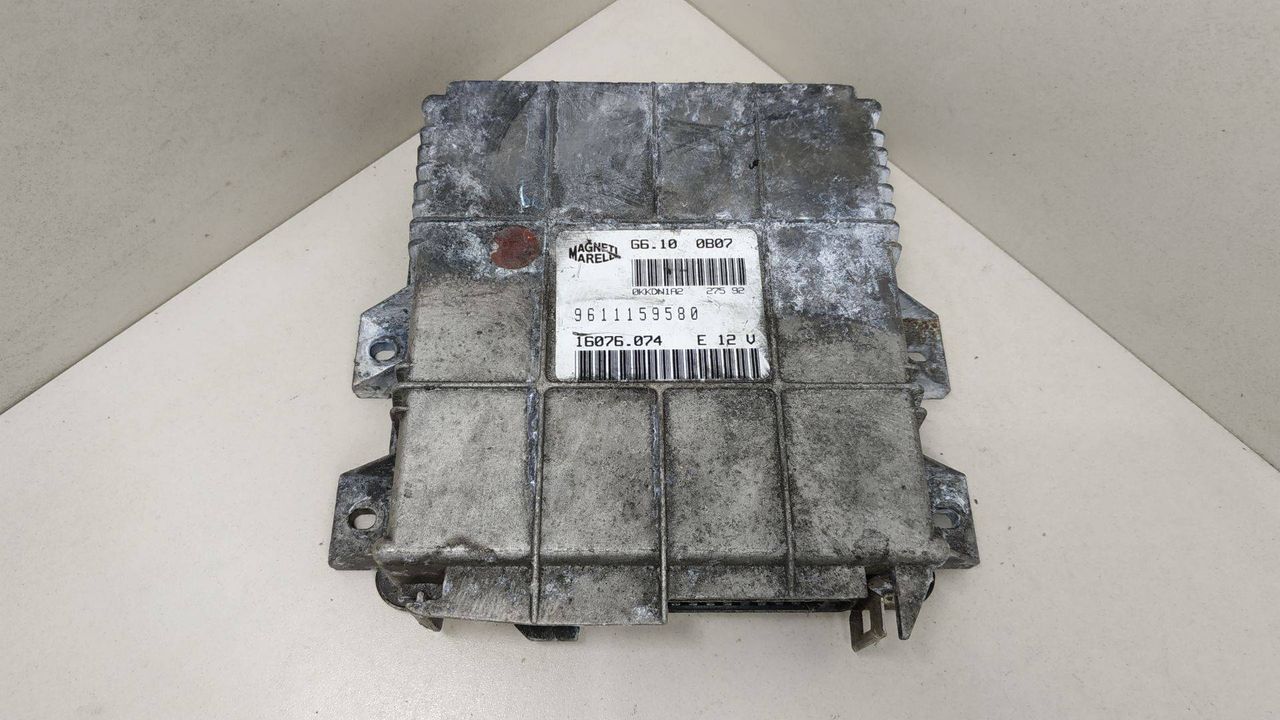 блок управления двигателем Peugeot 306 1 поколение 1995, 9611159580, 16076.074, 0KKDN1A2 - фото №1