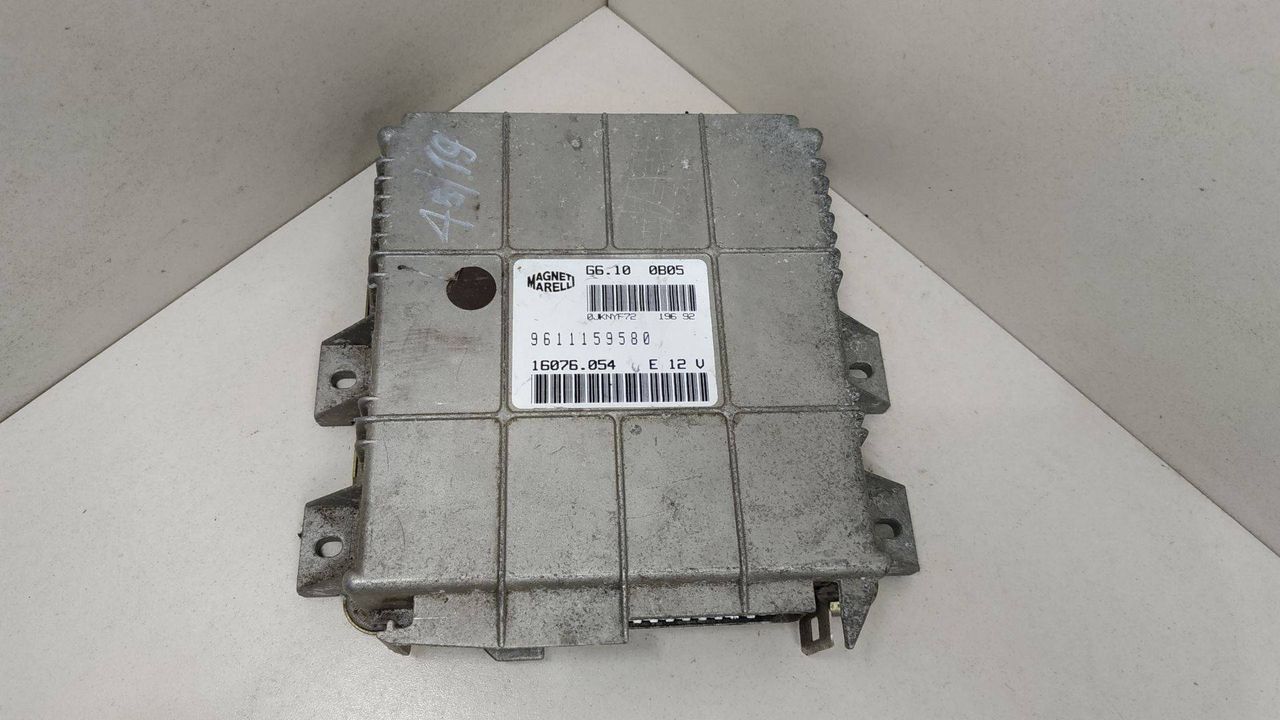 блок управления двигателем Peugeot 306 1 поколение 1995, 9611159580, 16076.054, G6.100A05 - фото №1