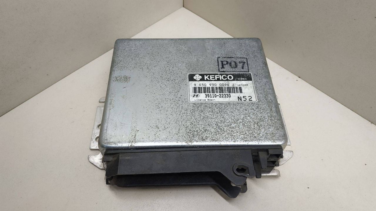 блок управления двигателем Hyundai Accent 1 поколение (X3) 1996, 1.5 л., 9030930009EZ, 39110-22330, 52 - фото №1