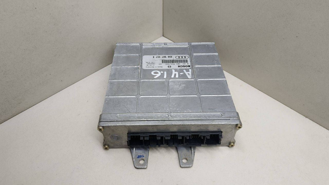 блок управления двигателем Volkswagen Passat B5 1999, 0261203554555, 8D0907557B - фото №1